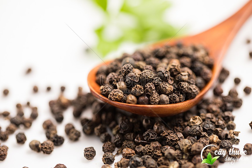 co-nen-su-dung-nhieu-hat-tieu-hay-khong