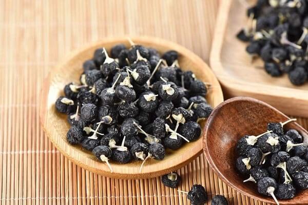 Hạt kỷ tử đen hay còn gọi hắc kỷ tử là một dược liệu quý được sử dụng nhiều trong Đông y