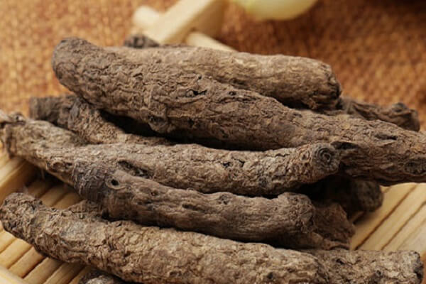 Lưu ý nên tham khảo ý kiến của người có chuyên môn trước khi sử dụng dược liệu tiên mao.